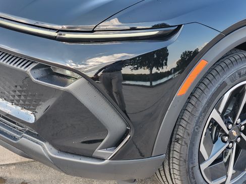 New 2026 Chevrolet Equinox EV LT image 6