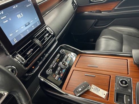 Used 2019 Lincoln Navigator L Reserve image 22