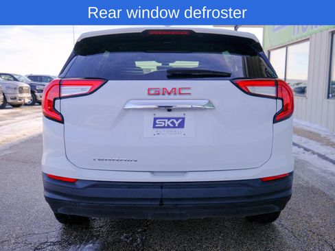 Used 2024 GMC Terrain SLE image 7