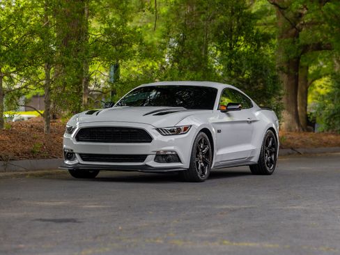 Used 2017 Ford Mustang GT Premium w/ Equipment Group 401A image 44