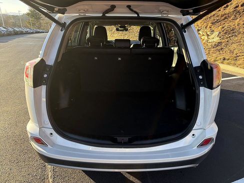 Used 2018 Toyota RAV4 Limited image 23