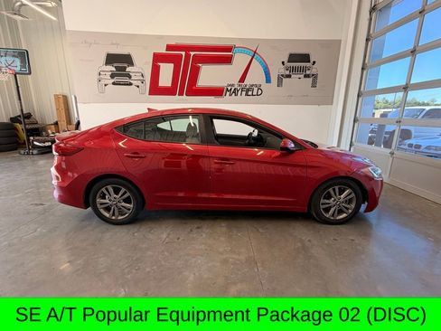Used 2017 Hyundai Elantra SE FWD image 2
