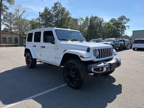 Used 2024 Jeep Wrangler Unlimited Sahara w/ Safety Group AWD/4WD image 4