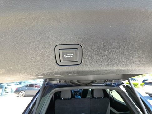 Used 2023 Chevrolet Suburban Premier image 29