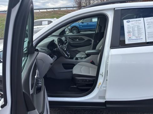 Used 2023 GMC Terrain SLE w/ Driver Convenience Package image 14