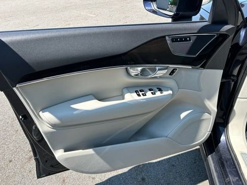 Used 2017 Volvo XC90 T6 Momentum w/ Convenience Package AWD/4WD image 16