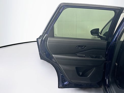 Used 2024 Nissan Pathfinder SV image 26