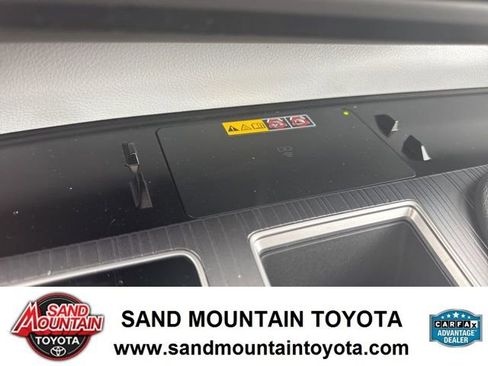 Used 2025 Toyota Sienna XLE image 24