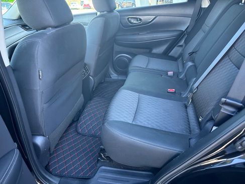 Used 2018 Nissan Rogue SV w/ Premium Package image 19