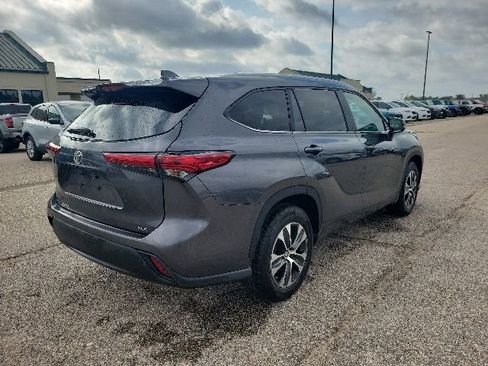 Used 2023 Toyota Highlander XLE FWD image 22