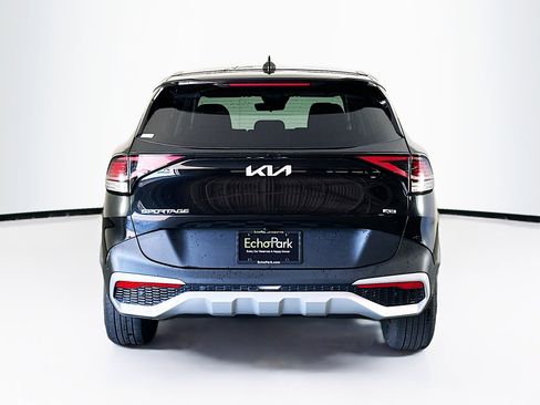 Used 2025 Kia Sportage LX image 7