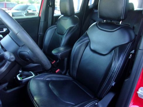 Used 2019 Jeep Renegade Latitude image 9