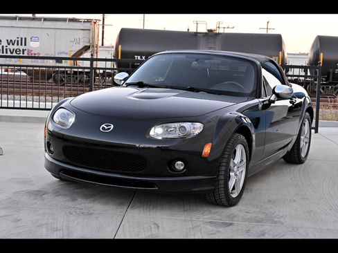 Used 2006 MAZDA MX-5 Miata Touring w/ Appearance Pkg image 1