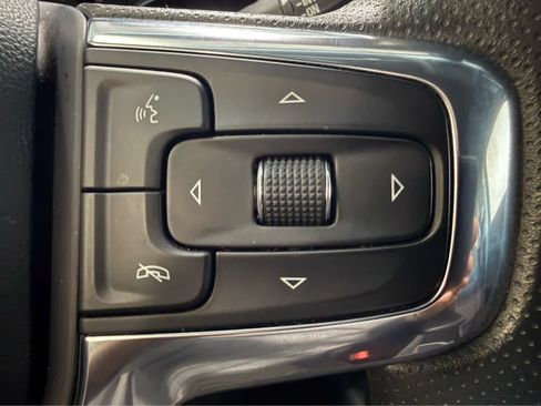 Used 2025 Chevrolet Blazer LT AWD/4WD image 19