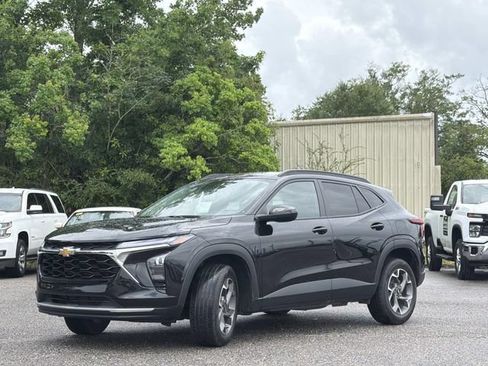 Used 2024 Chevrolet Trax LT FWD image 12