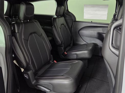 New 2026 Chrysler Pacifica Select image 34