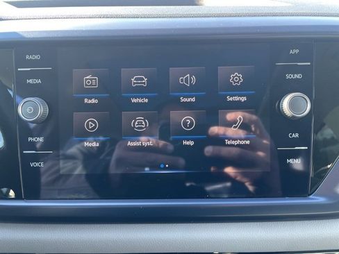 Certified 2023 Volkswagen Taos SE w/ Panoramic Sunroof Package image 15