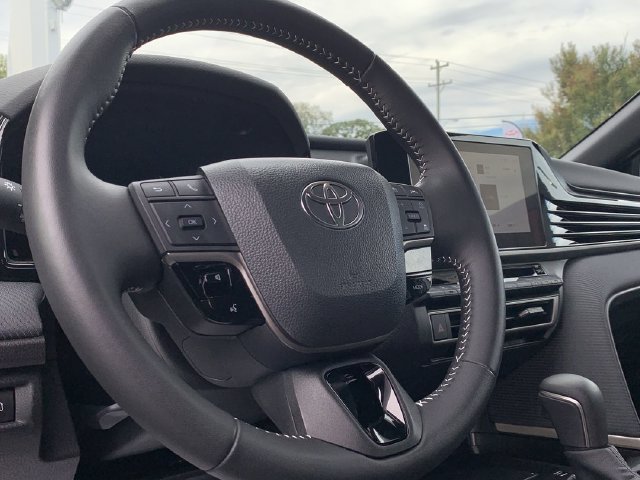 Used 2026 Toyota Camry SE FWD image 18