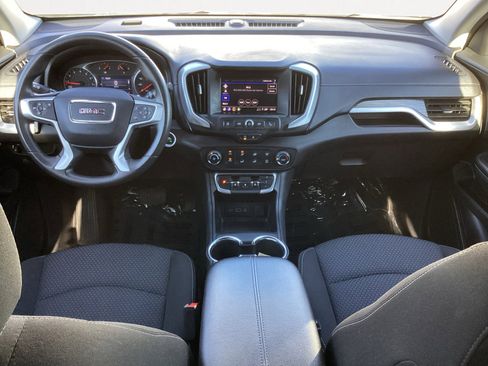 Used 2024 GMC Terrain SLE image 4