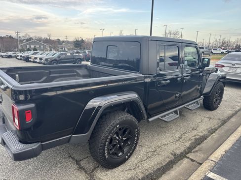 Used 2022 Jeep Gladiator Sport image 10
