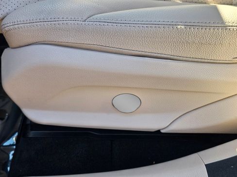 Used 2021 Mercedes-Benz GLC 300 4MATIC image 30