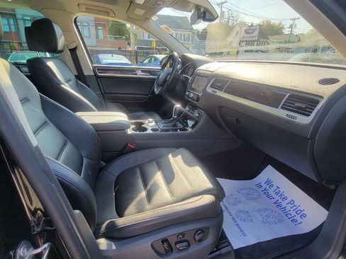 Used 2017 Volkswagen Touareg Executive AWD/4WD image 20