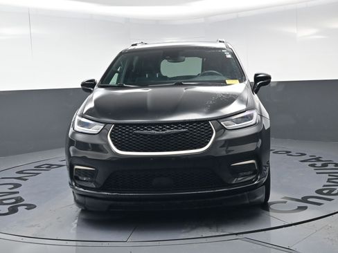 Used 2022 Chrysler Pacifica Touring-L w/ S Appearance Package image 5