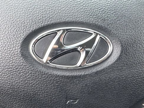 Certified 2022 Hyundai Venue SE image 31