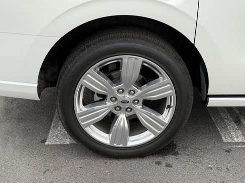 Used 2024 Ford Expedition Max Platinum image 11