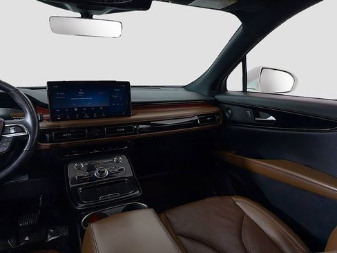 Used 2022 Lincoln Nautilus Reserve w/ Luxury Package image 28