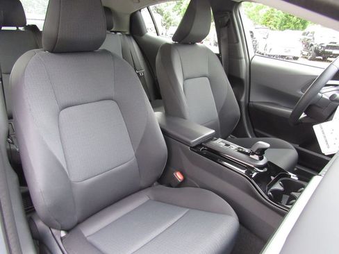Used 2026 Toyota Prius LE AWD/4WD image 19