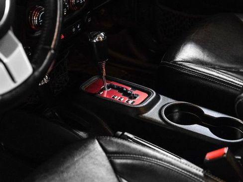 Used 2016 Jeep Wrangler Unlimited Rubicon image 23