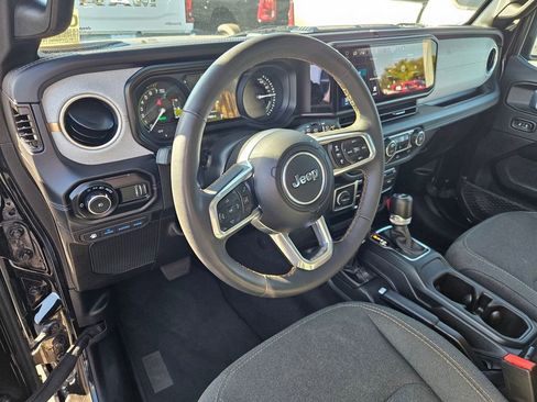 Used 2024 Jeep Wrangler Unlimited Sahara image 14