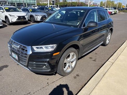 Used 2020 Audi Q5 Prestige w/ Prestige Package image 3