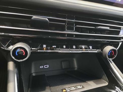 New 2026 Chevrolet Traverse LT w/ Midnight/Sport Edition image 24