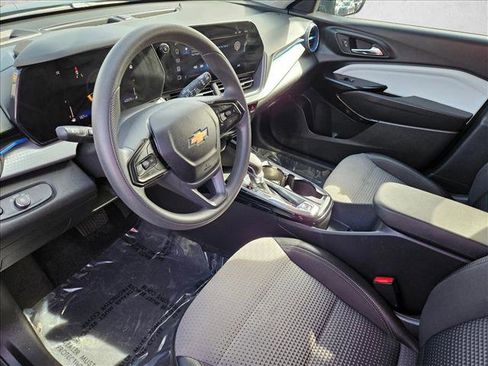 Used 2025 Chevrolet Trax LT image 10