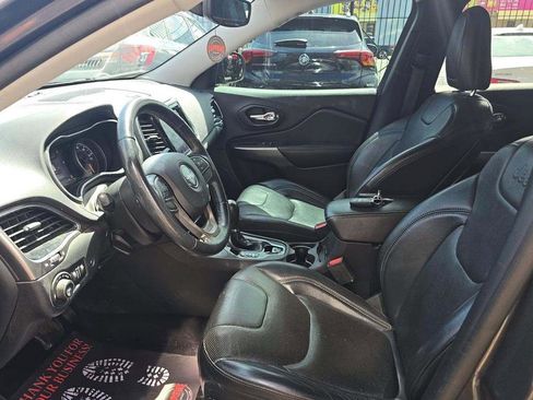 Used 2019 Jeep Cherokee Limited image 5