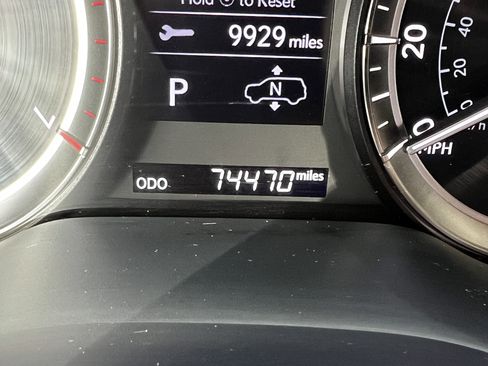 Used 2021 Lexus LX 570 4WD w/ 3rd Row & Luxury Pkg image 21