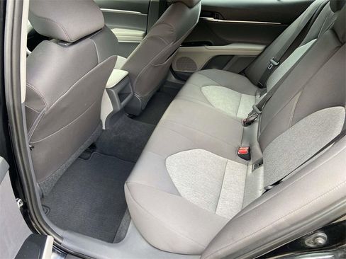 Used 2019 Toyota Camry LE image 18