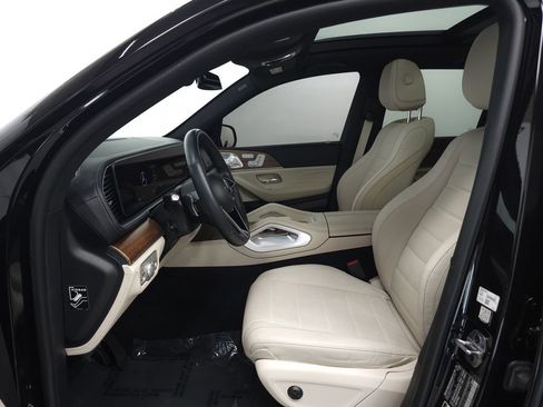 Used 2025 Mercedes-Benz GLE 450e 4MATIC w/ AMG Line Exterior image 8
