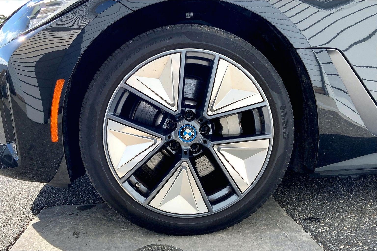 Used 2024 BMW i4 eDrive35 w/ Convenience Package RWD image 11