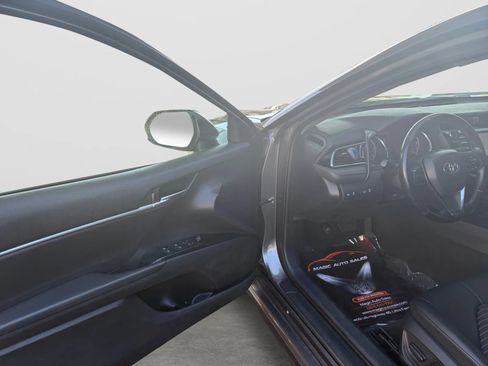 Used 2020 Toyota Camry SE FWD image 11