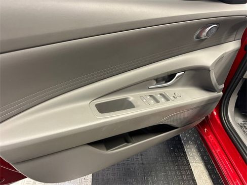 Used 2024 Hyundai Elantra SEL image 7