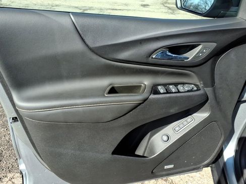 Used 2023 Chevrolet Equinox Premier FWD image 11