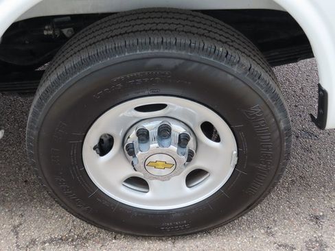 Used 2025 Chevrolet Express 3500 LT image 14