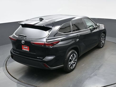 Used 2024 Toyota Highlander XLE AWD/4WD image 41