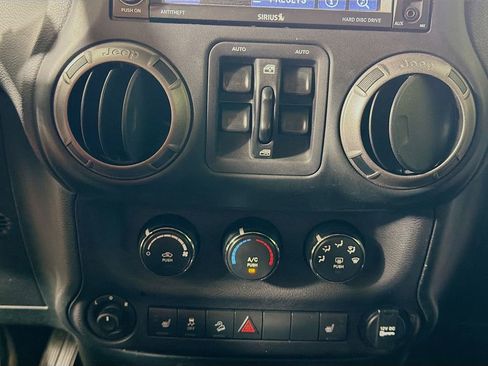 Used 2018 Jeep Wrangler Unlimited Sport S AWD/4WD image 16