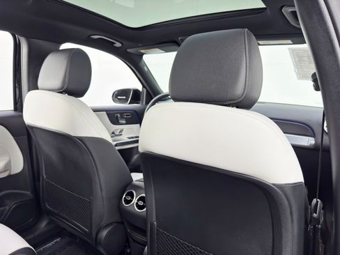 Used 2023 Mercedes-Benz GLB 250 image 38