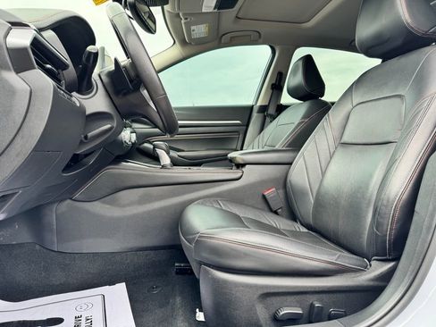 Used 2023 Nissan Altima 2.5 SR AWD/4WD image 16