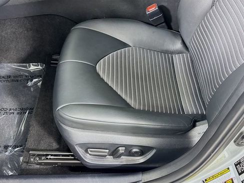 Used 2024 Toyota Camry SE image 18